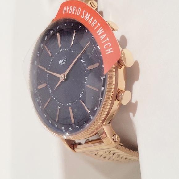 Fossil hybrid smartwatch main image 4